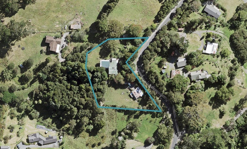 37 Parker Road, Oratia, Auckland - Carousel 1