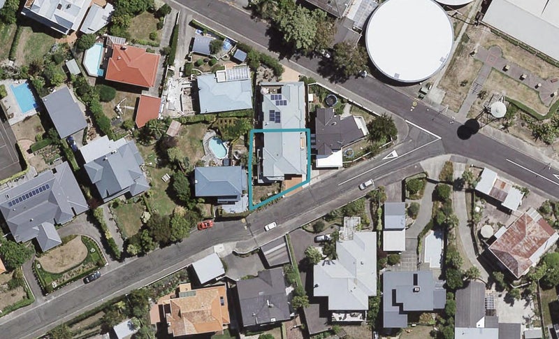 1 Cobden Road, Bluff Hill, Napier - Carousel 1