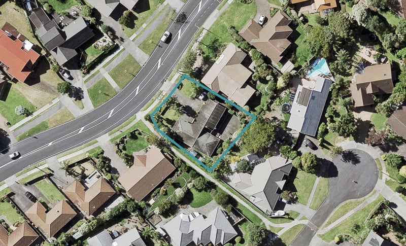 14 MEADOWLAND DRive, somerville, Auckland - Carousel 1