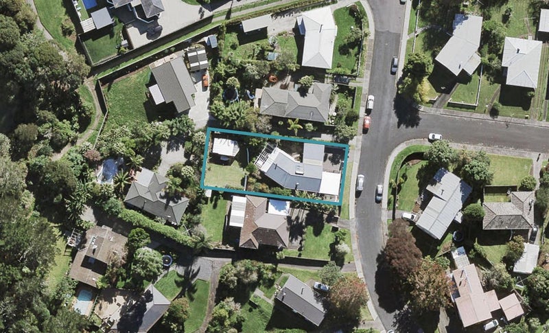 70 Paragon Avenue, Beach Haven, Auckland - Carousel 1
