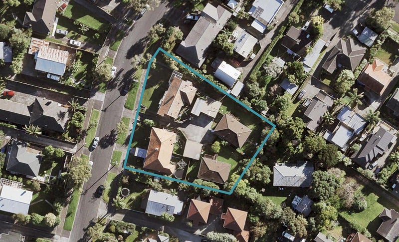 4 Hadfield Avenue, Waterview, Auckland - Carousel 1