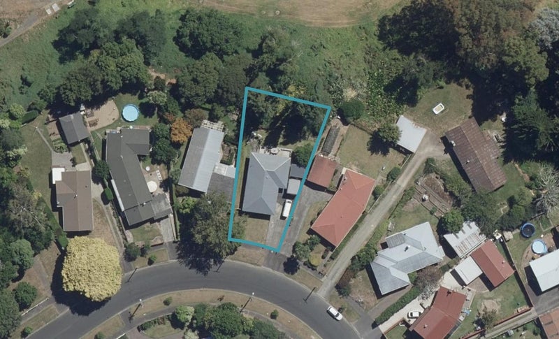 113 Fitzroy Avenue, Fitzroy, Hamilton - Carousel 1