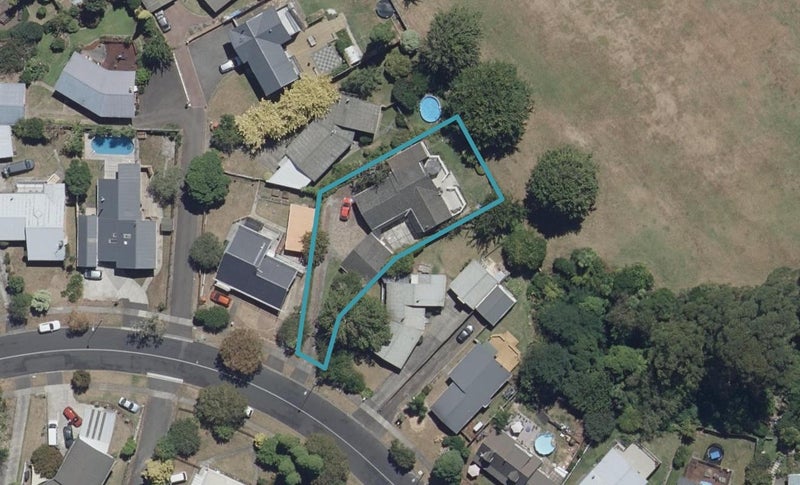 33 Pelorus Street, Glenview, Hamilton - Carousel 1