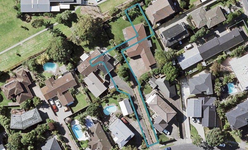 9F Gulf Crest, Bucklands Beach, Auckland - Carousel 1