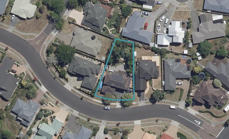 8 Keswick Crescent, Huntington, Hamilton - Carousel 1