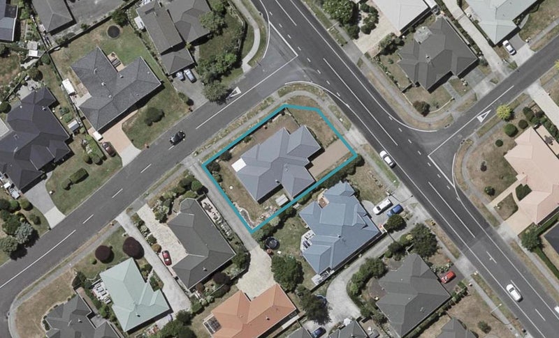 128 Guildford Drive, Paraparaumu Beach, Paraparaumu - Carousel 1