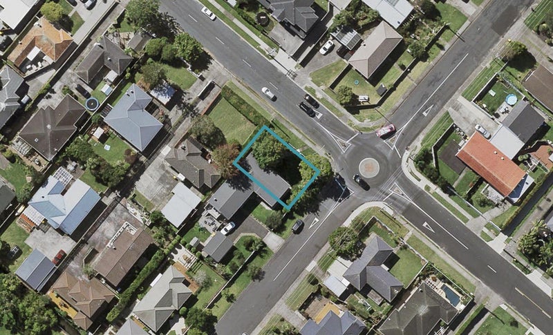 10 Livingstone Street, Milford, Auckland - Carousel 1