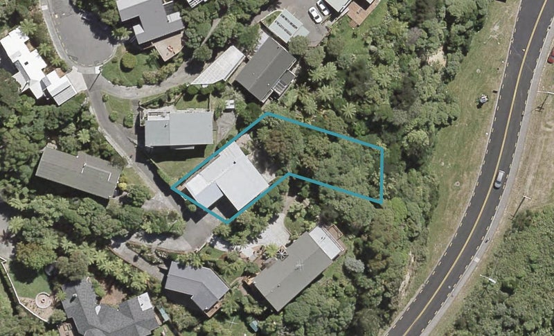 32 Rakeiora Grove, Korokoro, Lower Hutt - Carousel 1