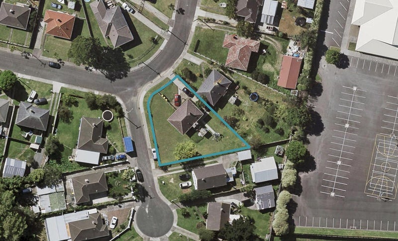 33 Clarkson Crescent, Otara, Auckland - Carousel 1