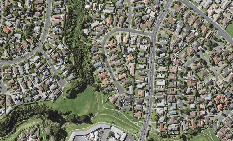 24 Pinewood Grove, Botany Downs, Auckland - Carousel 1