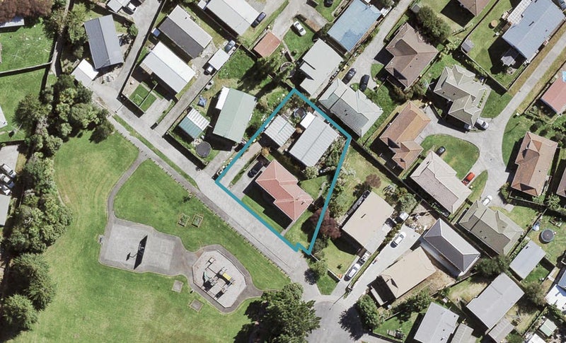 2/46 Starforth Place, Henderson, Auckland - Carousel 1