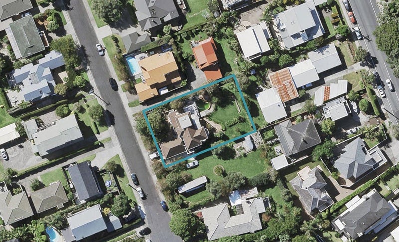 8 Maleme Avenue, Belmont, Auckland - Carousel 1