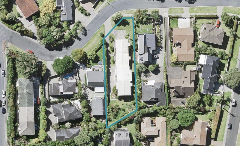 3/5 Whitby Crescent, Mairangi Bay, Auckland - Carousel 1