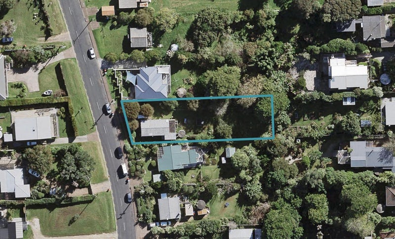 12 Tui Street, Oneroa, Waiheke Island - Carousel 1