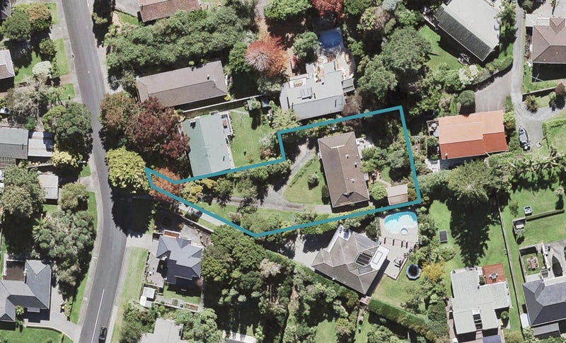 2/5 Havelle Avenue, Titirangi, Auckland - Carousel 1
