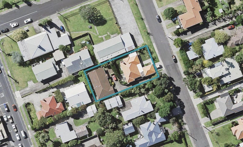 1/4 Harrison Avenue, Belmont, Auckland - Carousel 1