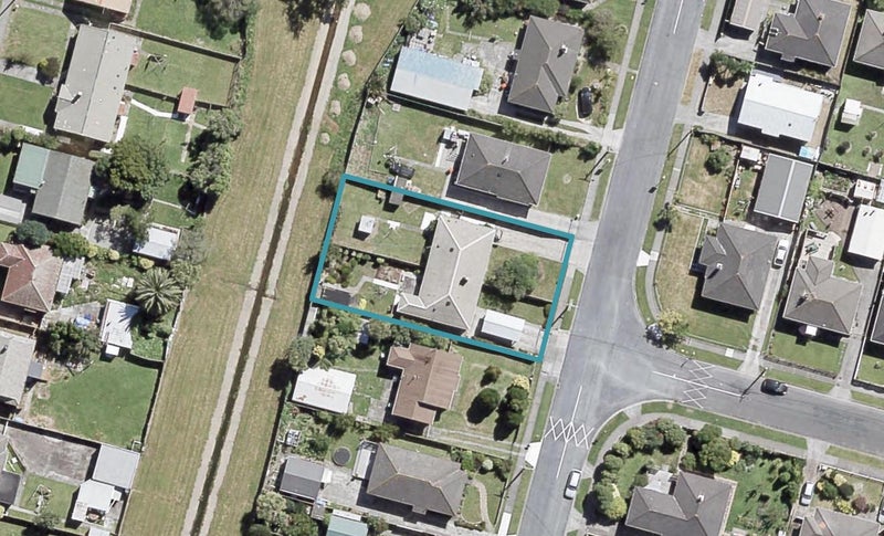 2/8 Strand Crescent, Naenae, Lower Hutt - Carousel 1