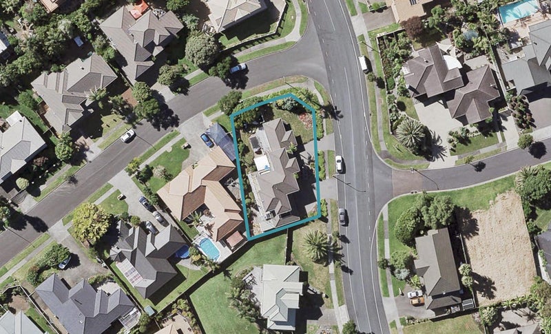 5 Santa Ana Drive, Shamrock Park, Auckland - Carousel 1