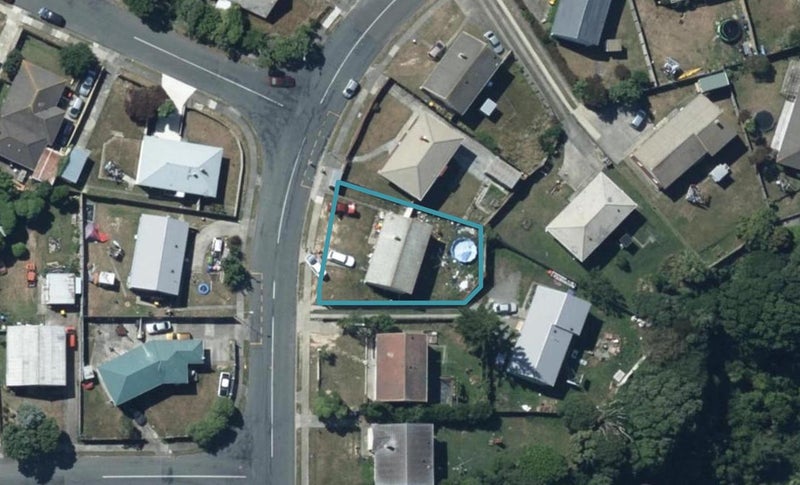 15 Takapuwahia Drive, Takapuwahia, Porirua - Carousel 1
