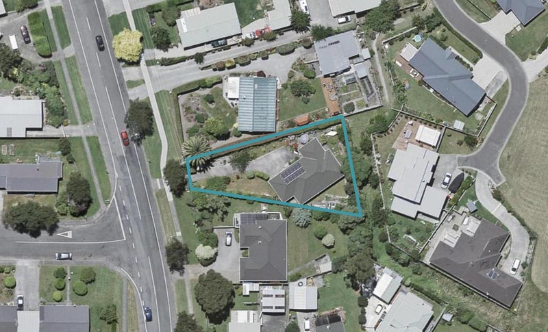 77 Elizabeth Street, Waikanae - Carousel 1