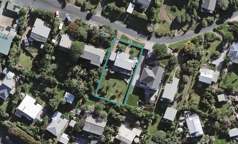 10 Marama Avenue, Surfdale, Waiheke Island - Carousel 1