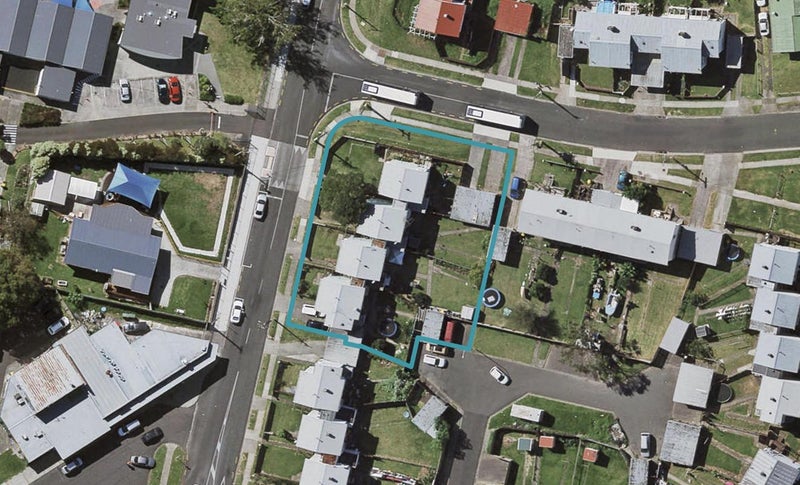5A Pearl Baker Drive, Otara, Auckland - Carousel 1