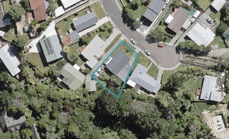 34 Vista Crescent, Maoribank, Upper Hutt - Carousel 1