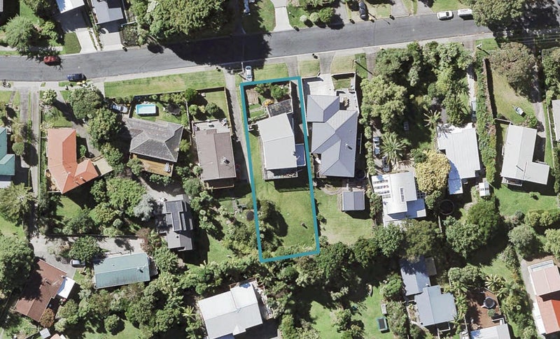 16 Wyoming Avenue, Murrays Bay, Auckland - Carousel 1