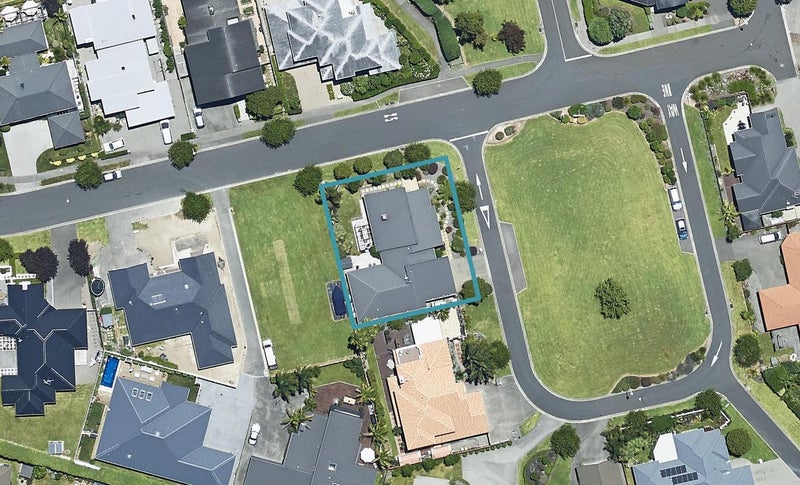 34 Contour Avenue, Pyes Pa, Tauranga - Carousel 1