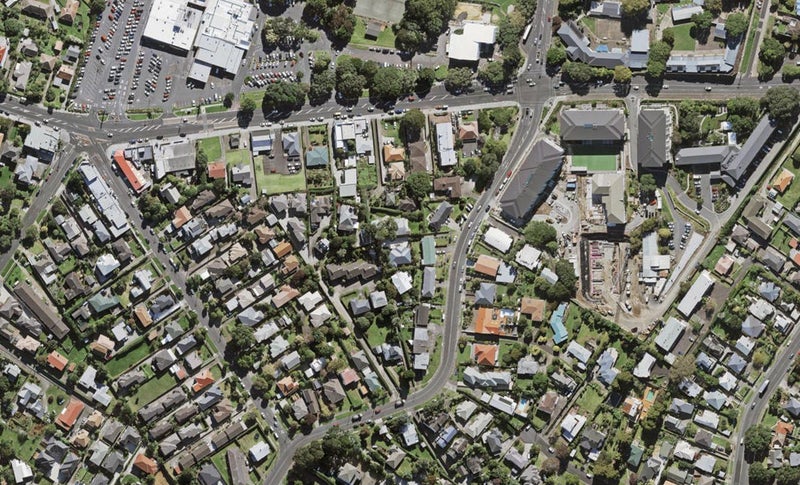 24 Warren Avenue, Three Kings, Auckland - Carousel 1
