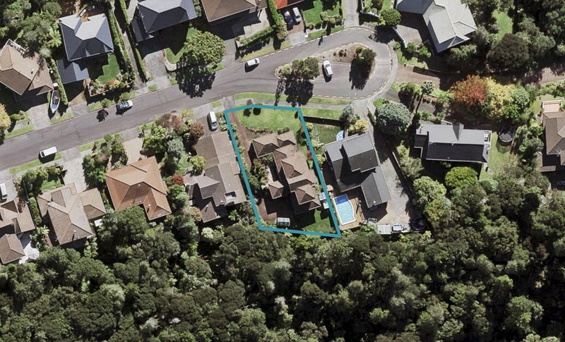 27 Ravenstone Place, Chatswood, Auckland - Carousel 1