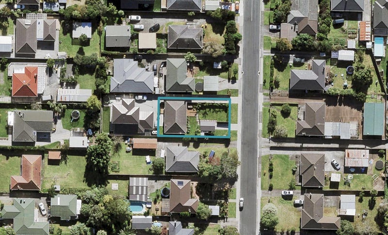 22 Kervil Avenue, Te Atatu Peninsula, Auckland - Carousel 1