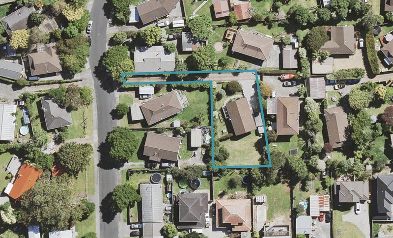 7 Redlands Grove, Swanson, Auckland - Carousel 1