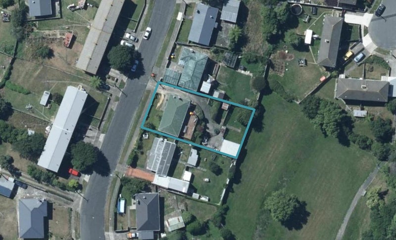 37 Leicester Street, Cannons Creek, Porirua - Carousel 1