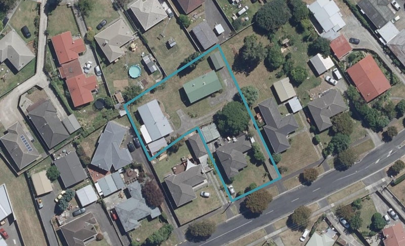 12A Mahana Road, St Andrews, Hamilton - Carousel 1