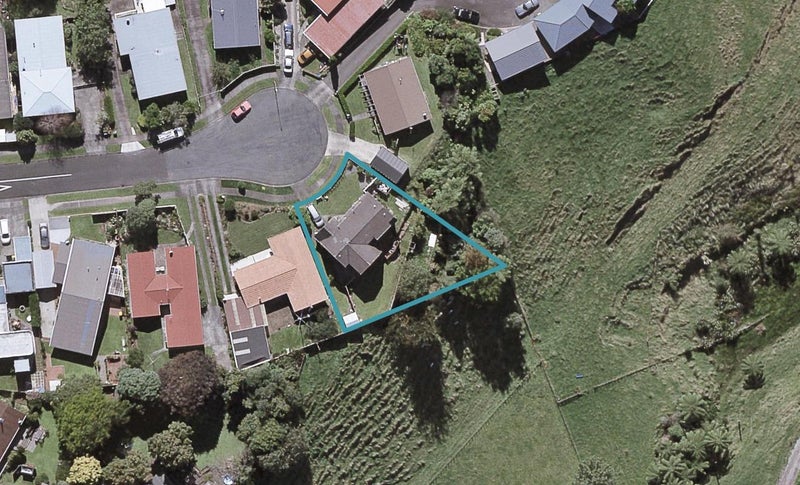 10 Warren Place, Frankleigh Park, New Plymouth - Carousel 1