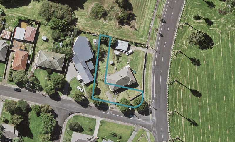 115 Riverside Avenue, Panmure, Auckland - Carousel 1