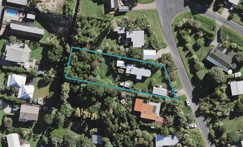 33 Kiwi Street, Oneroa, Waiheke Island - Carousel 1