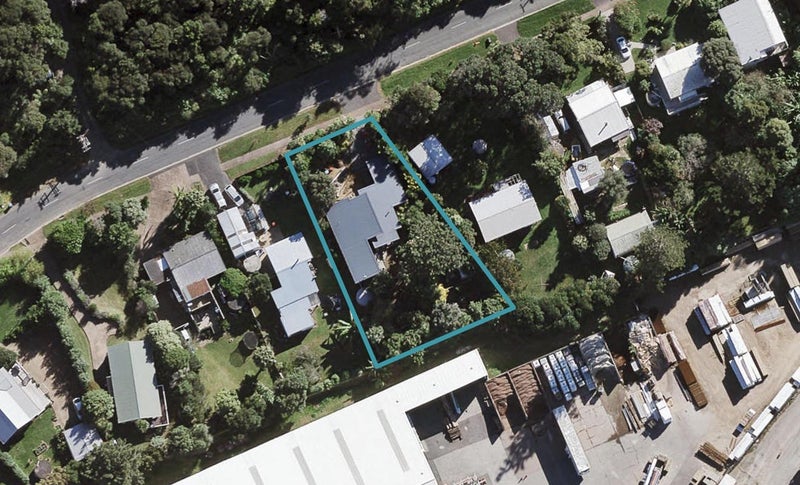 31 Sea View Road, Ostend, Waiheke Island - Carousel 1