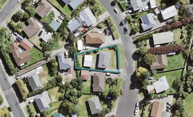 7 Mile Place, Henderson, Auckland - Carousel 1
