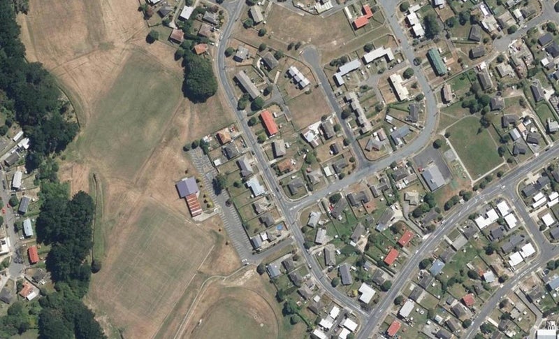 14 Castor Crescent, Cannons Creek, Porirua - Carousel 1