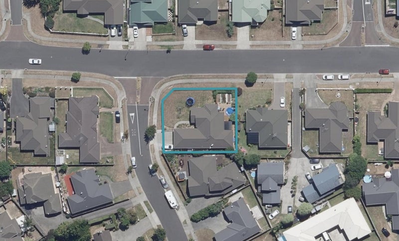 1 Thistlewood Avenue, Hamilton East, Hamilton - Carousel 1