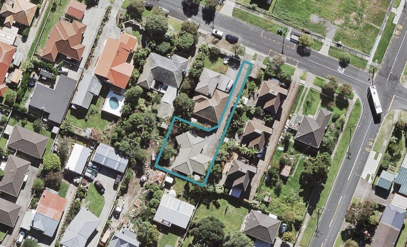 26A Miro Street, New Lynn, Auckland - Carousel 1