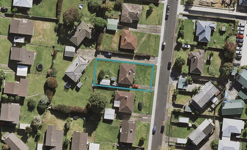 62 Greenslade Crescent, Northcote, Auckland - Carousel 1