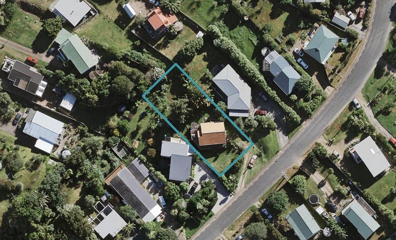 17 Jellicoe Parade, Surfdale, Waiheke Island - Carousel 1