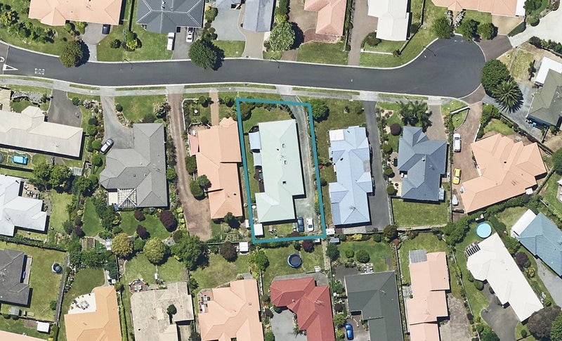 14 Rochester Place, Bethlehem, Tauranga - Carousel 1