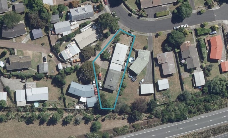 12 Camden Place, Pukete, Hamilton - Carousel 1