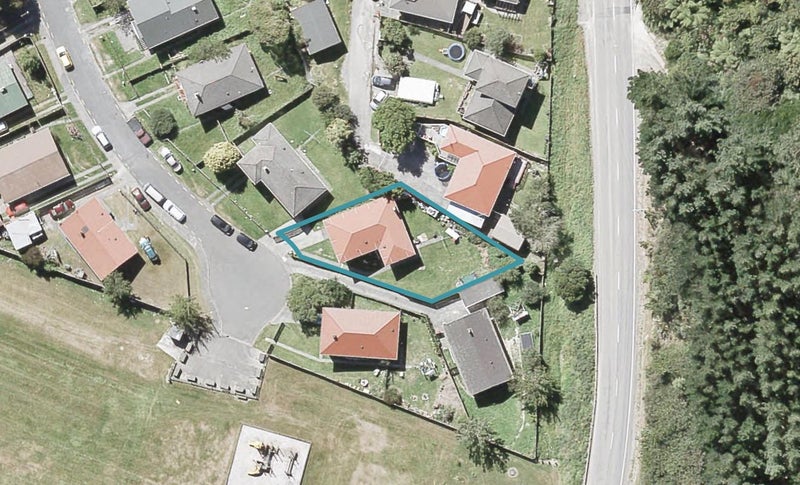 9 Ngaturi Grove, Wainuiomata, Lower Hutt - Carousel 1
