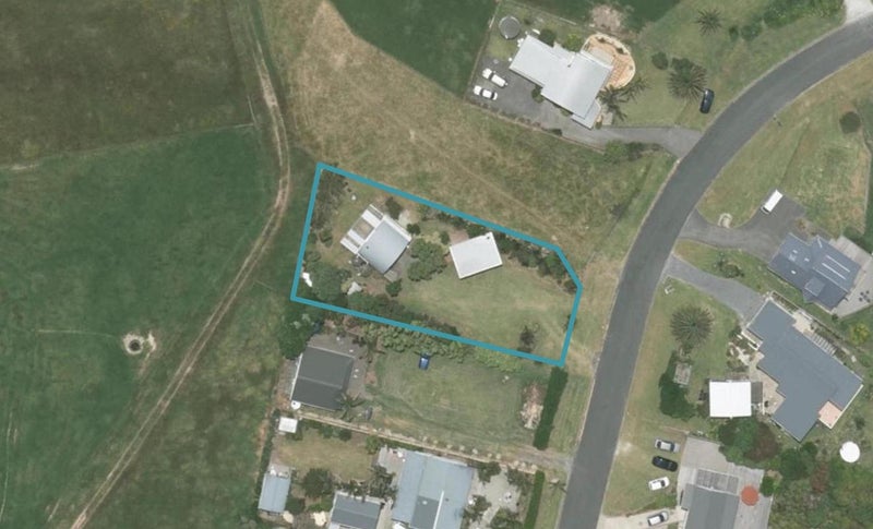 39 Cullen Street, Mangawhai Heads, Mangawhai - Carousel 1