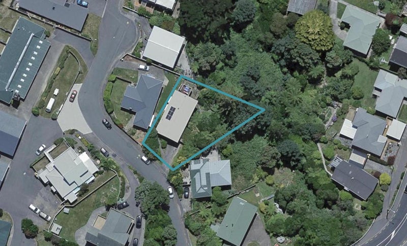 6 Glen Alton Avenue, Paparangi, Wellington - Carousel 1